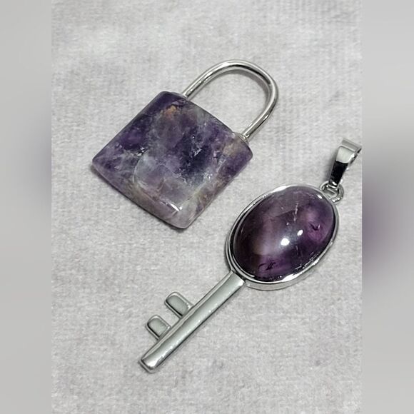 Amethyst Lock and Key Pendant - Picture 5 of 14